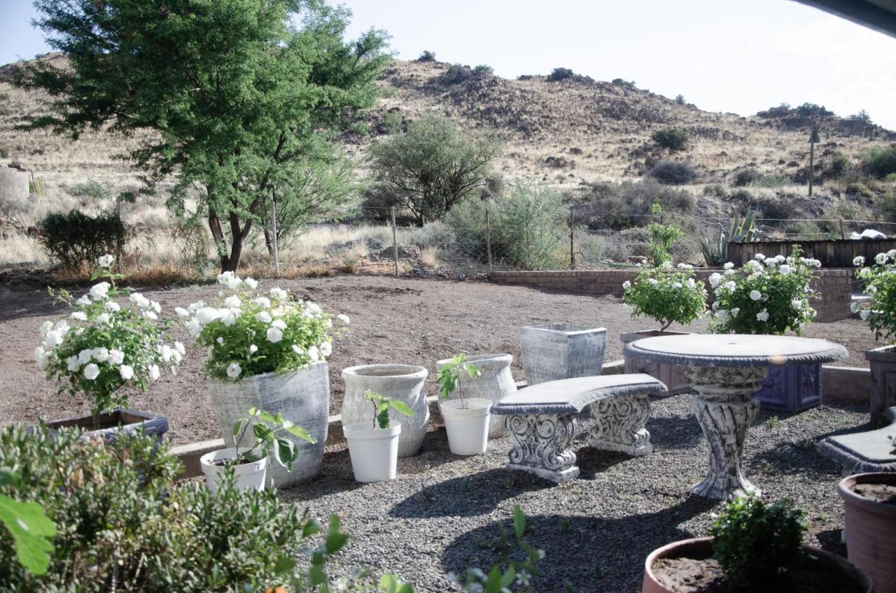 Desert Dew Guest House Hutchinson Dış mekan fotoğraf